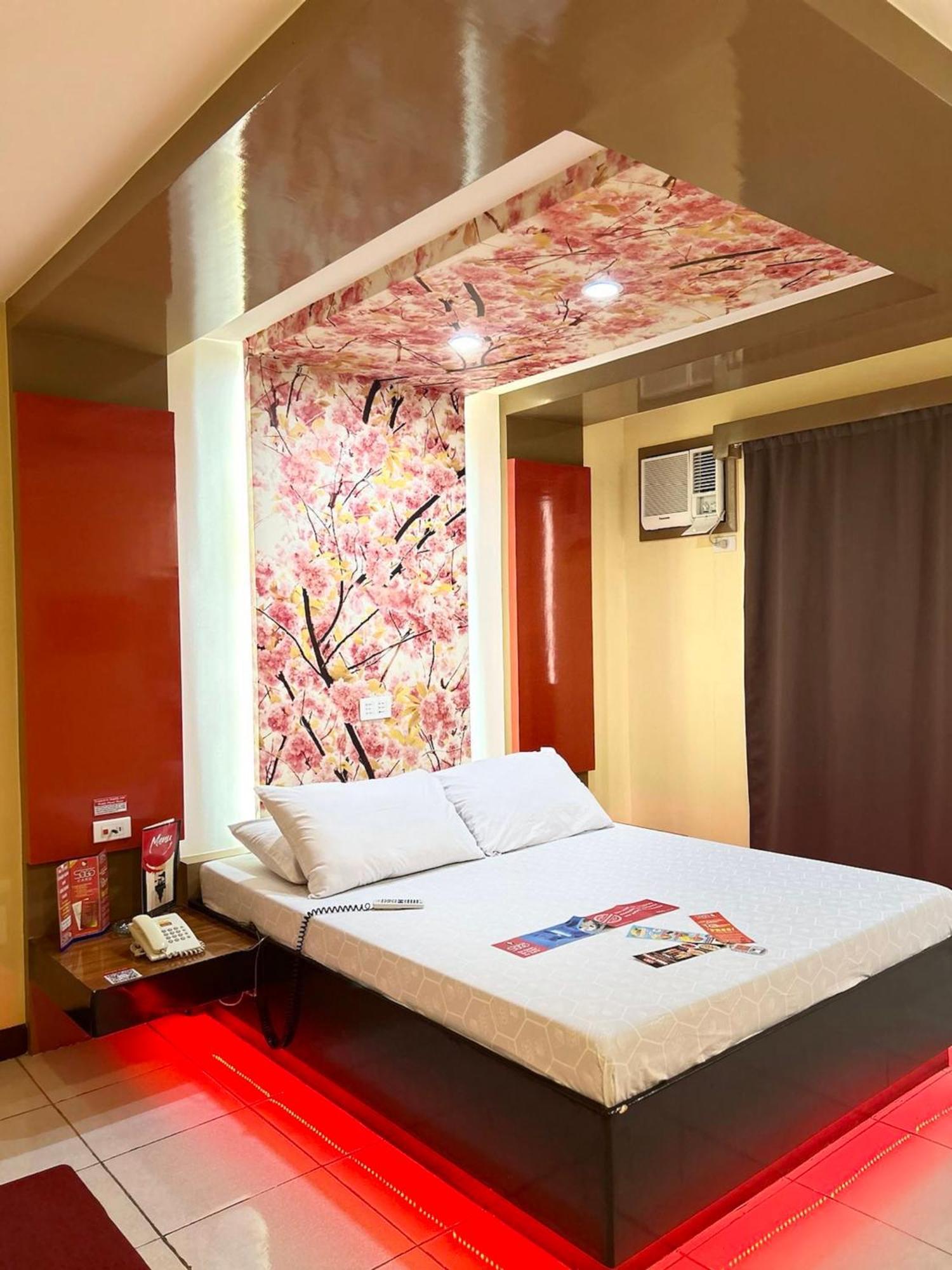 Hotel Sogo Sta Rosa ซานตาโรซา ภายนอก รูปภาพ